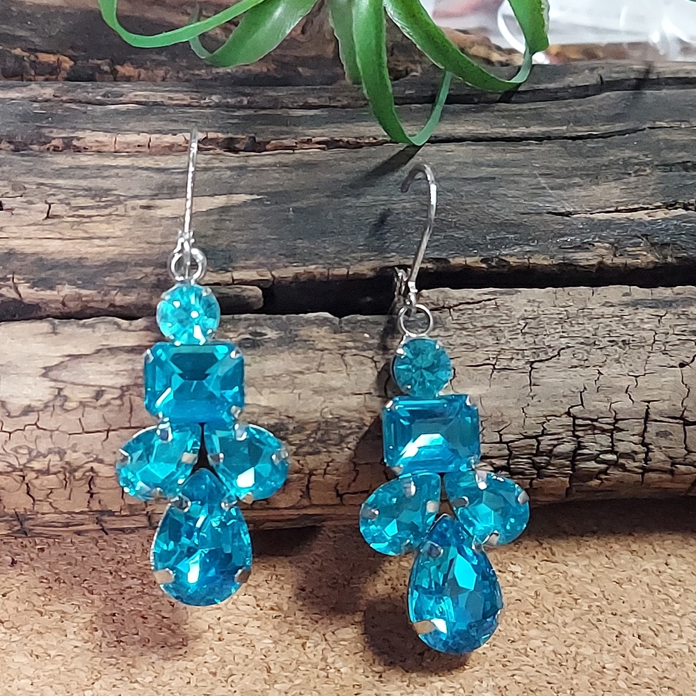 E897 2" Blue Geoshaped Crystal Drop Earrings - Picture 1 of 10